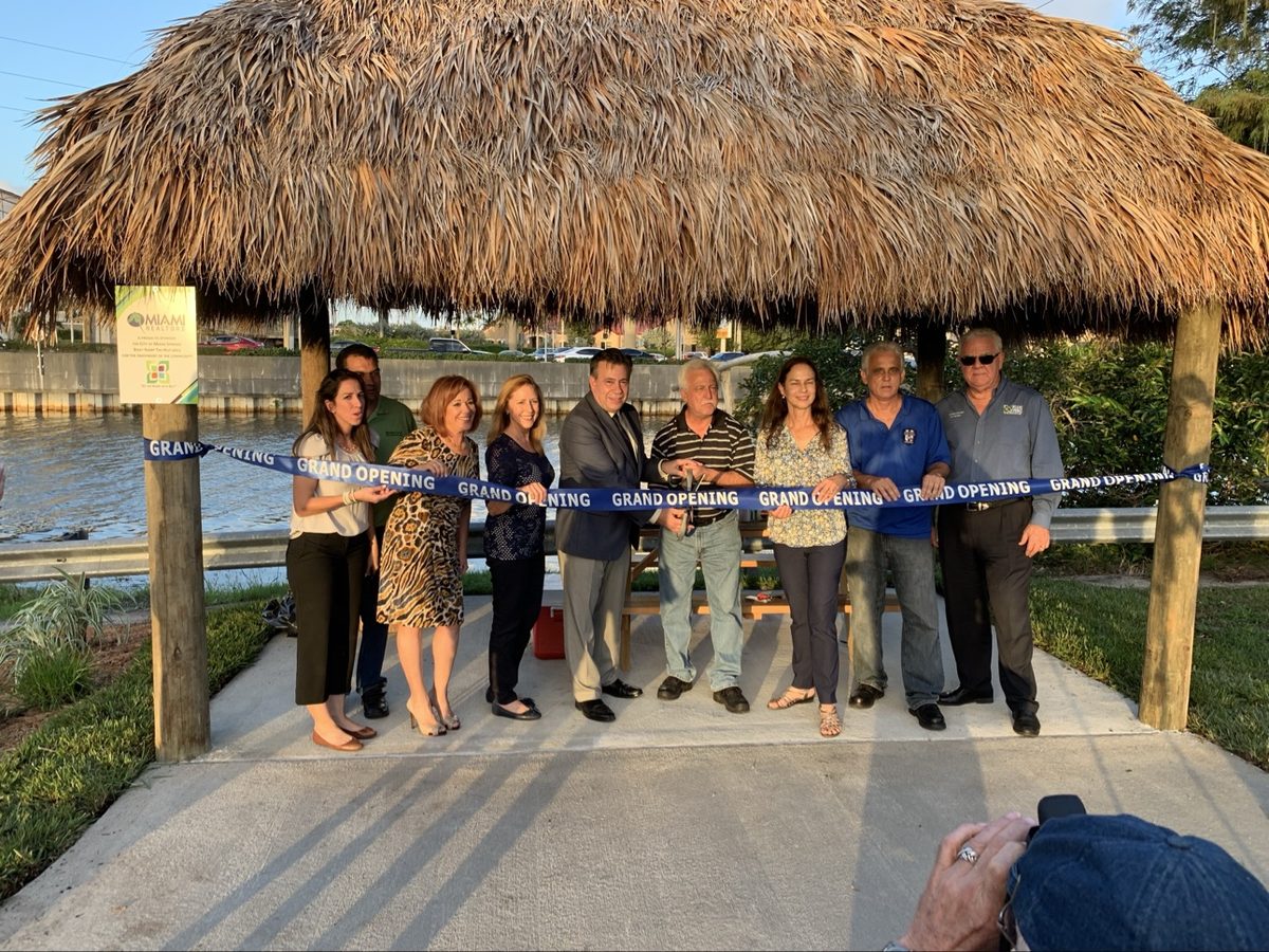 Group photo at the Mau Park grand opening under the chickee hut